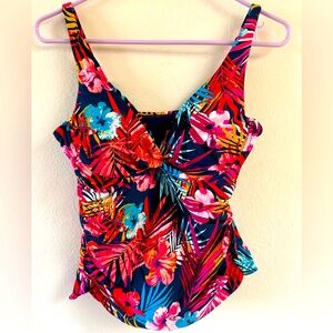 Catalina tropical print a tankini lined underwire size small